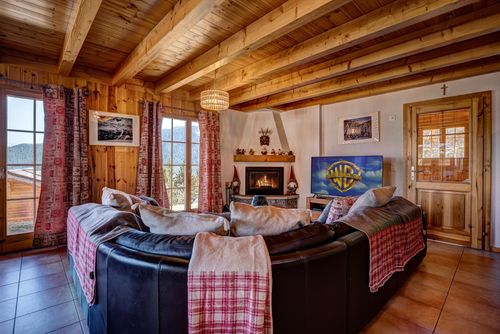 Chalet Les 3 Bouquetins Klassisches und komfortables Ferienhaus in La Tzoumaz, Vier Täler, Schweiz für 8 Personen. Das Haus befindet sich in einer bergigen Gegend....