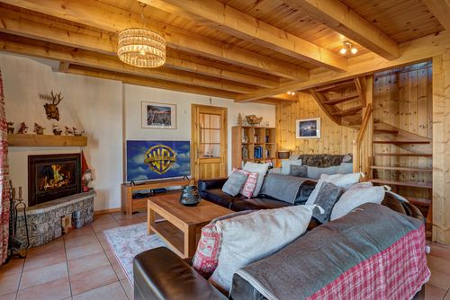 Chalet Les 3 Bouquetins Classic and comfortable holiday house in La Tzoumaz, Four Valleys, Switzerland for 8 persons. The house is situated in a mountainous area....