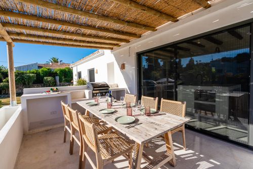 Jujube 4 pax Modern and comfortable villa with private pool in Javea, Costa Blanca, Spain for 4 persons. The house is situated in a residential beach area, close to restaurants and bars and a tennis court, at 1 km from La Caleta de Dins, Javea beach and at 1 km from Mediterraneo, Javea....