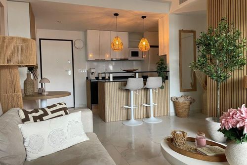 Casa de Gemelos WINTER Bel appartement lumineux et accueillant à San Juan de los Terreros, en Andalousie, Espagne, avec piscine commune pouvant accueillir 3 personnes. L'appartement est situé dans un complexe de vacances, dans une zone résidentielle et montagneuse près de la plage, à proximité de restaurants et bars, supermarchés, et d'un court de tennis, et se trouve à 500 m de la plage de Playa Nardos....