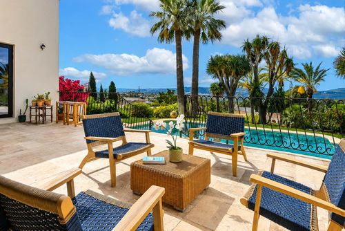La Fuente Moderne en comfortabele villa met privézwembad in Jávea, Costa Blanca, Spanje voor 8 personen. Het huis is gelegen in een residentiële strandwijk....