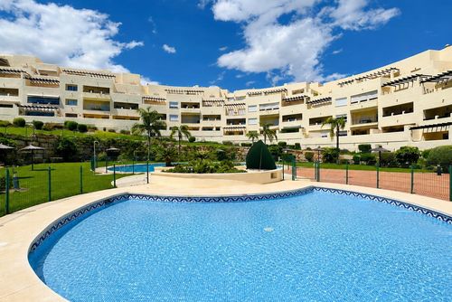 Benalmadena Golf Homes winter Beautiful and comfortable apartment with communal pool in Benalmádena, Andalusia, Spain for 4 people. The apartment is situated in a golf resort and in a coastal, hilly and residential area....
