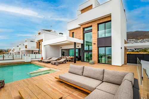 Campana Garden Wunderschöne und luxuriöse Villa in Finestrat, Costa Blanca, Spanien, mit einem privaten Pool für 10 Personen. Das Haus befindet sich in einer Küsten- und Stadtlage, 2 km vom Strand und 3 km von Finestrat, Benidorm....
