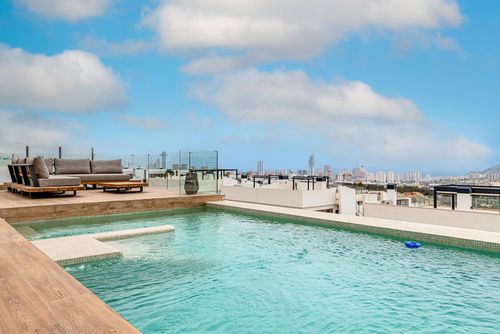 Campana Garden Incantevole e lussuosa villa a Finestrat, Costa Blanca, Spagna, con piscina privata per 10 persone. La casa è situata in una zona costiera e urbana, a 2 km dalla spiaggia e a 3 km da Finestrat, Benidorm....