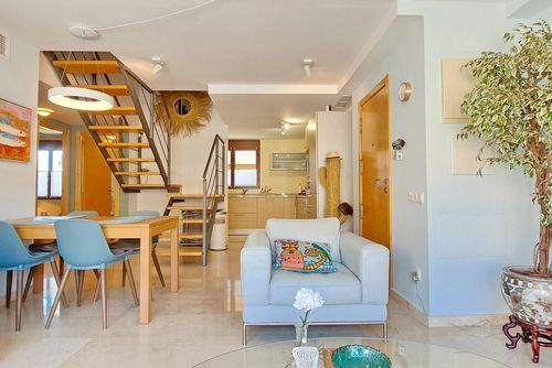 Jardines de Montemar Oasis Apartamento amplio y alegre en Benissa, Costa Blanca, España, con piscina comunitaria para 4 personas. El apartamento está situado en una zona costera y residencial, a 2 km de la playa de Cala Baladrar....
