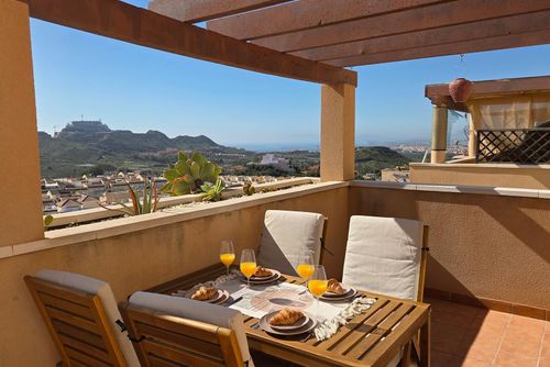 Casa Lijffijt Encantador y alegre apartamento con piscina comunitaria en Águilas, Murcia, España, para 4 personas. El apartamento está situado en una zona residencial costera y montañosa, a 1 km de la playa Playa del Arroz / Calabardina....