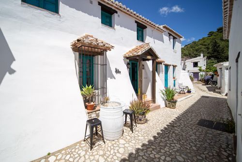 Preciosa Casa Rural en El Acebuchal AX-1AC Feriehus med privat svømmebasseng i Frigiliana, Costa del Sol, Spania for 8 personer. Huset ligger i et landlig, skogkledd, boligområde og fjellrik område, nær restauranter og barer....