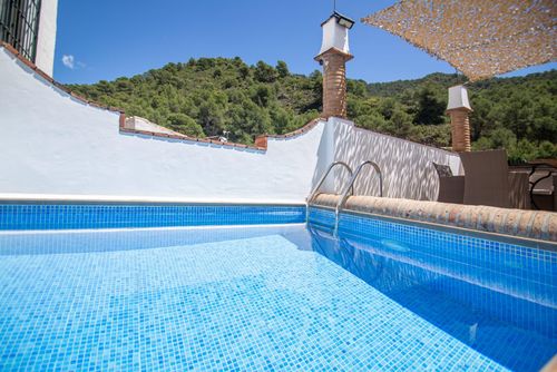 Preciosa Casa Rural en El Acebuchal AX-1AC Casa de vacaciones en Cómpeta, Costa del Sol, España, con piscina privada para 8 personas. La casa se encuentra en una zona rural, arbolada, residencial y montañosa, cerca de restaurantes y bares, a 8 km de Frigiliana....