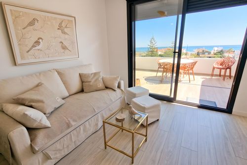 Atico Zen Modernes und komfortables Apartment in Denia, Costa Blanca, Spanien, mit einem Gemeinschaftspool für 6 Personen. Das Apartment befindet sich in einem Wohngebiet nahe dem Strand, in der Nähe von Restaurants und Bars, 100 m vom Strand Santa Ana / Les Deveses und 5 km von El Verger entfernt....
