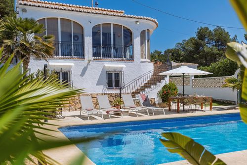 Casa Roncadell Villa in Javea, Costa Blanca, Spanien mit privatem Pool für 6 Personen. Das Haus befindet sich in der Nähe von Restaurants, Bars und Supermärkten und ist 3 km vom Granadella-Strand entfernt....
