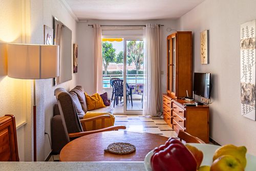 Altea Puerto apartamento Classic en vrolijk appartement in Altea, Costa Blanca, Spanje met gemeenschappelijk zwembad voor 3 personen. Het appartement is gelegen in een residentieel strandgebied, dicht bij restaurants en bars, winkels en supermarkten, en ligt op 200 m van het strand van Altea....