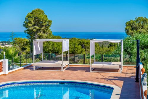 Altea Riquet Wonderful and comfortable holiday house with heated pool in Altea, Costa Blanca, Spain for 10 persons. The house is situated in a coastal, hilly, wooded and residential area and is 3 km from Altea la Vieja....