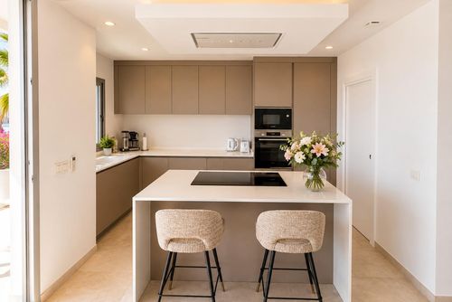 Villa Hamilton Vacker och lyxig villa med privat pool i Benitachell, Costa Blanca, Spanien för 8 personer. Villan är belägen i ett bostadsområde vid stranden, omgivet av berg, 2 km från CALA MORAIG-stranden och 5 km från MORAIRA....