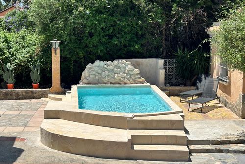 Mi Reina Villa rústica y encantadora con piscina privada en Chiclana de la Frontera, Costa de la Luz, España, para 4 personas. La casa se encuentra en una zona rural cercana a la playa y está a 5 km de El Colorado....