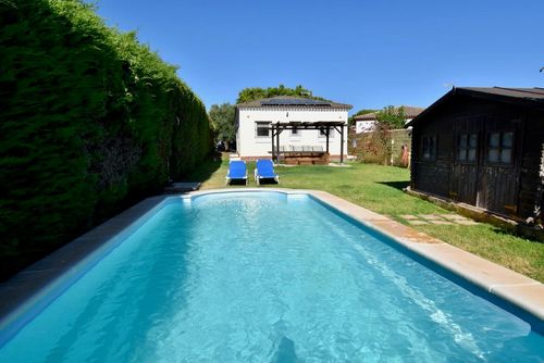 Alhambra Hermosa y cómoda villa en Chiclana de la Frontera, Costa de la Luz, España, con piscina privada para 6 personas. La casa está situada en una zona rural cerca de la playa....