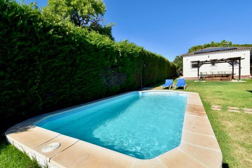 Alhambra Hermosa y cómoda villa con piscina privada en Chiclana de la Frontera, Costa de la Luz, España, para 6 personas. La casa está situada en una zona rural cercana a la playa....