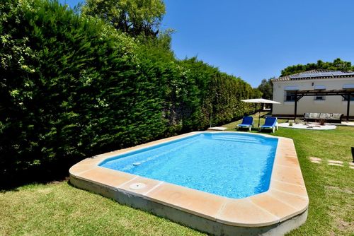 Alhambra Hermosa y cómoda villa con piscina privada en Chiclana de la Frontera, Costa de la Luz, España, para 6 personas. La casa está situada en una zona rural de playa....