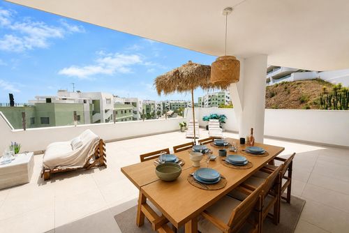 Ipanema 610 Modernes und luxuriöses Apartment mit Gemeinschaftspool in La Cala de Mijas, Andalusien, Spanien für 6 Personen. Das Apartment befindet sich in einem Golfresort und in einer hügeligen Wohngegend....