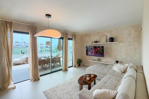 Ipanema 610 Moderno y lujoso apartamento con piscina comunitaria en La Cala de Mijas, Andalucía, España, para 6 personas. El apartamento está situado en un complejo de golf y en una zona residencial montañosa....