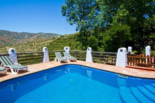 Hermosa casa rural con piscina AX-29F Casa de vacaciones en Frigiliana, Costa del Sol, España, con piscina privada para 6 personas. La casa está situada en una zona rural, arbolada y montañosa....