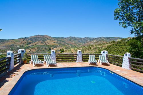 Hermosa casa rural con piscina AX-29F Casa de vacaciones en Frigiliana, Costa del Sol, España, con piscina privada para 6 personas. La casa está situada en una zona rural, arbolada y montañosa....