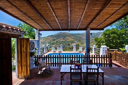 Hermosa casa rural con piscina AX-29F Casa de vacaciones en Frigiliana, Costa del Sol, España, con piscina privada para 6 personas. La casa está situada en una zona rural, arbolada y montañosa....