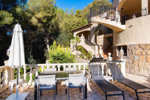 Viilla Monza Villa in Benissa, Costa Blanca, Spanje met privézwembad voor 6 personen. Het huis is gelegen in een stedelijk strandgebied, dicht bij een tennisbaan en op 2 km van het Cala Baldrar strand....
