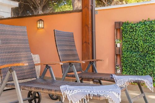 Izaro Wonderful and comfortable villa in Chiclana de la Frontera, Costa de la Luz, Spain with private pool for 10 persons. The house is situated in a residential beach area, close to restaurants and bars, shops and supermarkets, and 200 m from La Barrosa beach....