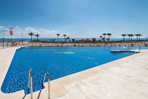 Lemon Tree Apartamento moderno y lujoso con piscina comunitaria en San Juan de los Terreros, Andalucía, España para 4 personas. El apartamento está situado en un complejo turístico, en una zona residencial y montañosa, cerca de supermercados y a 100 m de la playa....