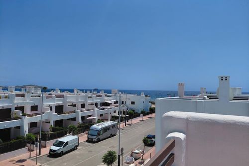 Lemon Tree Modern en luxe appartement met gemeenschappelijk zwembad in San Juan de los Terreros, Andalusië, Spanje voor 4 personen. Het appartement is gelegen in een vakantieoord, in een residentieel en bergachtig gebied, dichtbij supermarkten en op 100 m van het strand....