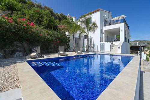 Casa Zoe 6 pax Modern and comfortable villa in Pedreguer, Costa Blanca, Spain with private pool for 6 people. The house is situated in a rural, residential and mountainous area....