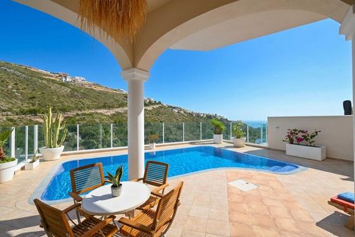 Paradise 4 pax Prachtige en comfortabele villa in Benitachell, Costa Blanca, Spanje met privézwembad voor 4 personen. Het huis ligt in een residentiële strandwijk, 4 km van het strand Cala Moraig en 4 km van Moraira....