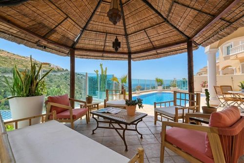 Paradise 4 pax Meravigliosa e confortevole villa a Benitachell, Costa Blanca, Spagna con piscina privata per 4 persone. La casa è situata in una zona residenziale vicino alla spiaggia, a 4 km dalla spiaggia di Cala Moraig e a 4 km da Moraira....