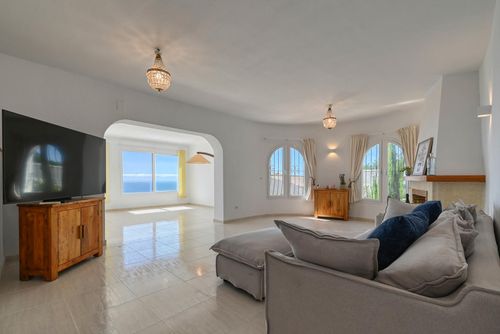 Amanecer Prachtige en gezellige villa met privézwembad in Benitachell, Costa Blanca, Spanje voor 6 personen. Het huis bevindt zich in een residentiële strandomgeving, op 3 km van het strand Cala Moraig en 3 km van Poble Nou de Benitachell....