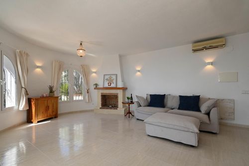 Amanecer Prachtige en gezellige villa met privézwembad in Benitachell, Costa Blanca, Spanje voor 6 personen. Het huis bevindt zich in een residentiële strandomgeving, op 3 km van het strand Cala Moraig en 3 km van Poble Nou de Benitachell....