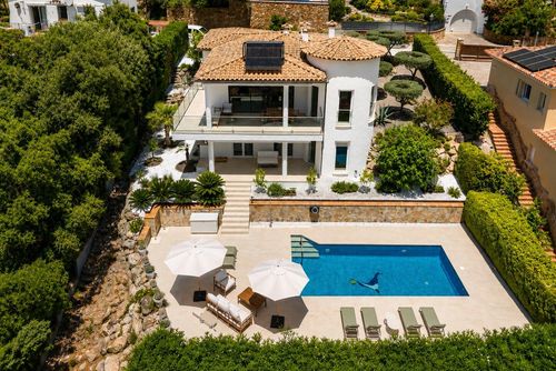 Villa Belleza Willa z prywatnym basenem w Santa Cristina d'Aro, Katalonia, Hiszpania dla 6 osób. Dom znajduje się w nadmorskiej i mieszkalnej okolicy....