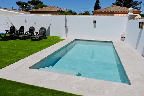 Venecia Villa clásica y cómoda en Chiclana de la Frontera, Costa de la Luz, España, con piscina privada para 6 personas. La casa se encuentra en una zona residencial de playa, cerca de restaurantes y bares, tiendas y supermercados, a 3 km de la playa de La Barrosa y a 3 km de La Barrosa....