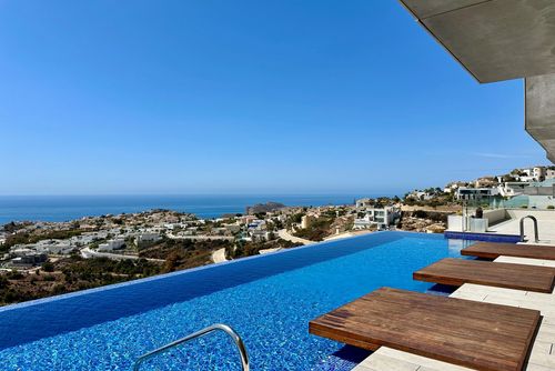 Blue Infinity Salco Cumbre del Sol Modern och lyxig lägenhet med gemensam pool i Benitachell, Costa Blanca, Spanien för 5 personer. Lägenheten ligger i ett bostadsområde vid stranden, 3 km från Cala Moraig Benitachells strand och 5 km från Benitachell....