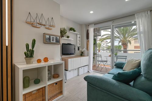 Sunrise Vakker og koselig leilighet i Moraira, Costa Blanca, Spania for 4 personer. Leiligheten ligger i et boligområde ved stranden, nær restauranter og barer, butikker og supermarkeder, 200 m fra Playa de L'Ampolla-stranden og 0,2 km fra Middelhavet....