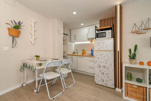 Sunrise Prachtig en gezellig appartement in Moraira, Costa Blanca, Spanje voor 4 personen. Het appartement is gelegen in een woonwijk aan het strand, dicht bij restaurants en bars, winkels en supermarkten, op 200 m van Playa de L'Ampolla strand en op 0,2 km van de Middellandse Zee....