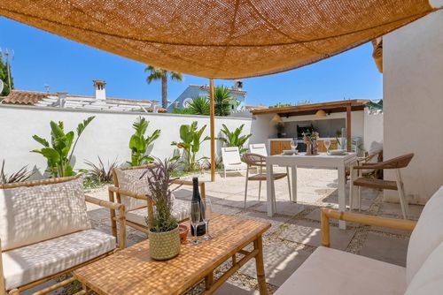 El Limonero 4 pax Wunderbares und komfortables Haus in Denia, Costa Blanca, Spanien für 4 Personen. Das Haus befindet sich in einem Wohngebiet am Strand, in der Nähe von Restaurants, Bars und Supermärkten, 500 m vom Strand Las Marinas, Denia, und 0,5 km vom Mittelmeer, Denia....