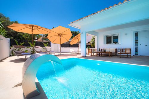 Perla de Baladrar - Totally private and calm, at 400 m from the sea, chill-out Villa moderne et luxueuse avec piscine privée à Benissa, Costa Blanca, Espagne, pour 6 personnes. La maison est située à proximité de restaurants et bars, à 200 m de la plage de Cala Baladrar, à 4 km de Moraira, et à 0,5 km de la mer Méditerranée....
