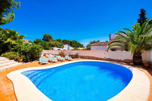 Villa Los Molinos Wundervolle und romantische Villa in Benissa, Costa Blanca, Spanien, mit privatem Pool für 6 Personen. Das Haus befindet sich in der Nähe von Supermärkten, 500 m vom Strand Playa La Fustera, 5 km von Calpe und 0,5 km vom Mittelmeer entfernt....