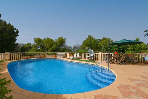 La Florida Villa met privézwembad in Xàbia, Costa Blanca, Spanje voor 6 personen. Het huis is gelegen in een bosrijke en residentiële omgeving en op 1 km van La Barraca, het strand van Xàbia....