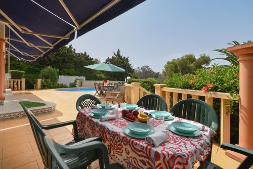 La Florida Villa met privézwembad in Xàbia, Costa Blanca, Spanje voor 6 personen. Het huis is gelegen in een bosrijke en residentiële omgeving en op 1 km van La Barraca, het strand van Xàbia....