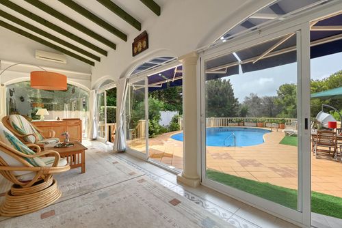 La Florida Villa met privézwembad in Xàbia, Costa Blanca, Spanje voor 6 personen. Het huis is gelegen in een bosrijke en residentiële omgeving en op 1 km van La Barraca, het strand van Xàbia....
