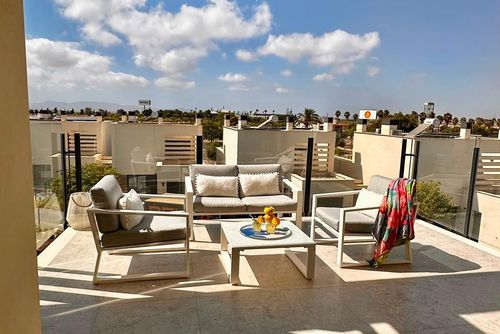 Santa Rosalia FleMar Apartment Maravilloso y lujoso apartamento con piscina comunitaria en Torre Pacheco, Murcia, España, para 4 personas. El apartamento se encuentra en un complejo con bar y restaurante, en una zona costera, rural y residencial, a 4 km de Los Alcázares....