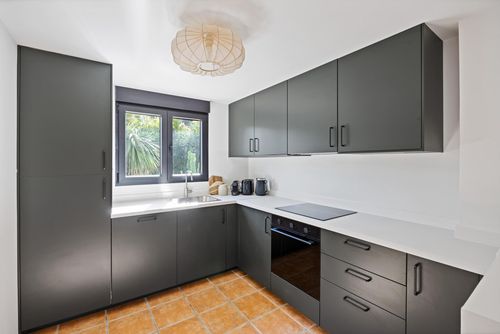Villa Suenos - Rustige Familievilla Jávea: Javea, Costa Blanca, Spania. Hovedetasjen, Klimaanlegg og Vaskerom med vaskemaskin