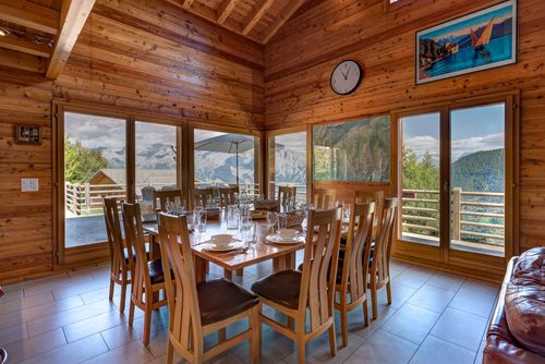 Chalet la Luge - jacuzzi - sauna: La Tzoumaz, 4 Vallees, Szwajcaria. Salon z jadalnią i Główne piętro