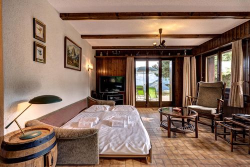 Ferienwohnung Appartement Rocailles B1: La Tzoumaz, 4 Vallees, Schweiz. Wohnzimmer und Schlafsofa